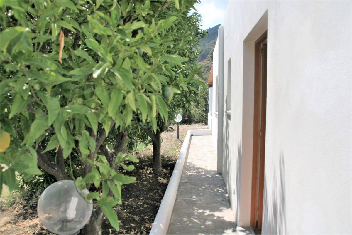 Case Al Mare - Terrazzi Panoramici E Ampio Giardino Santa Marina Salina Extérieur photo